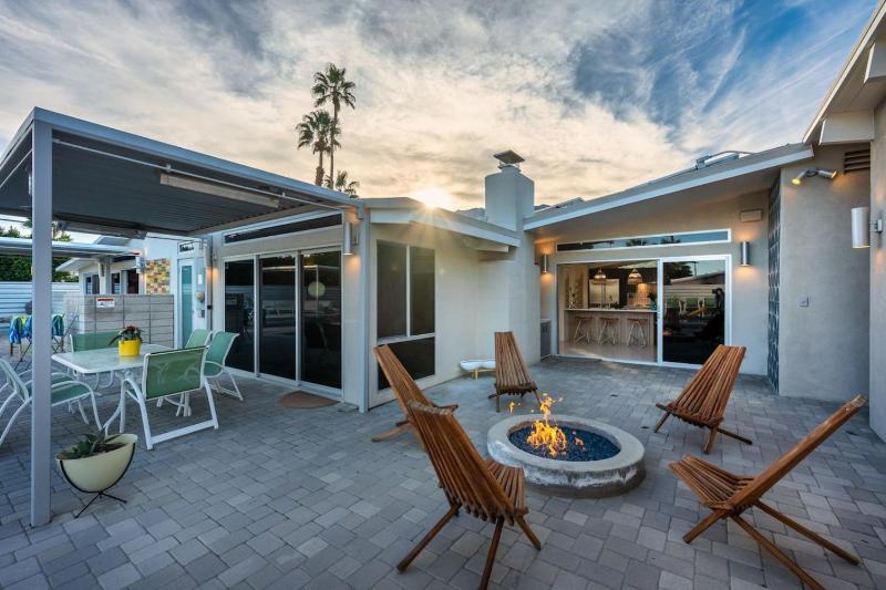 2590 N Avenida Caballeros Palm Springs CA 92262 - image 26