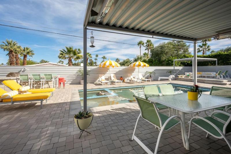 2590 N Avenida Caballeros Palm Springs CA 92262 - image 31