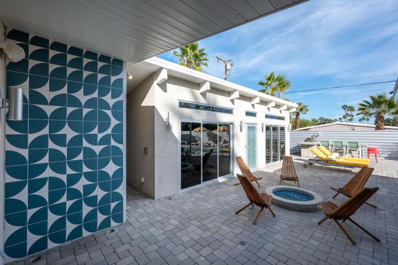 2590 N Avenida Caballeros Palm Springs CA 92262 - image 3