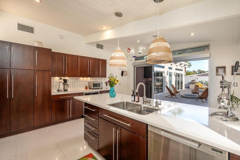 2590 N Avenida Caballeros Palm Springs CA 92262 - image 17