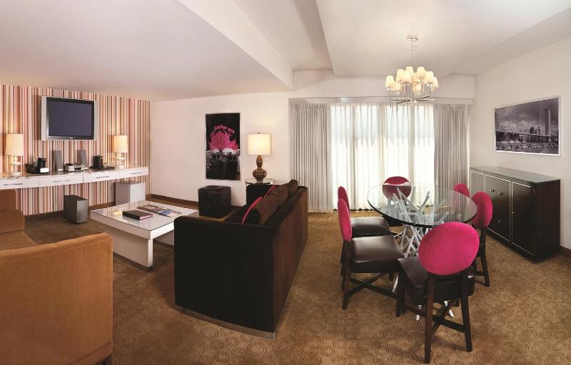 Cosmopolitan Suite, 1 King, High Roller View