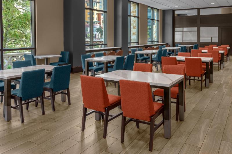 Embassy Suites By Hilton San Antonio Riverwalk-Downtown - image 8