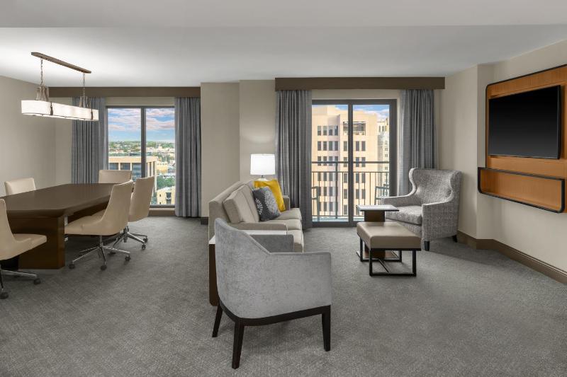 Embassy Suites By Hilton San Antonio Riverwalk-Downtown - image 19