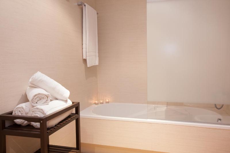 Superior Two Bedroom Apartment with Fireplace for 7 persons. 5 min Walking to Ski Area image 4