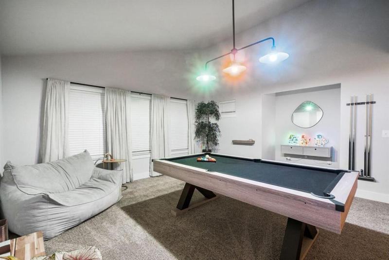 Modern and lux 4B House with Office 20 min to DT - image 40
