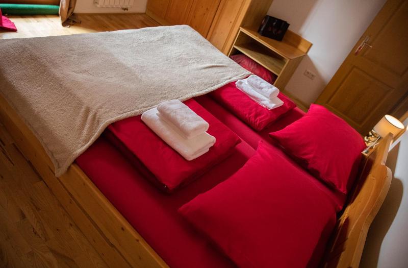 One-Bedroom Apartment image 1