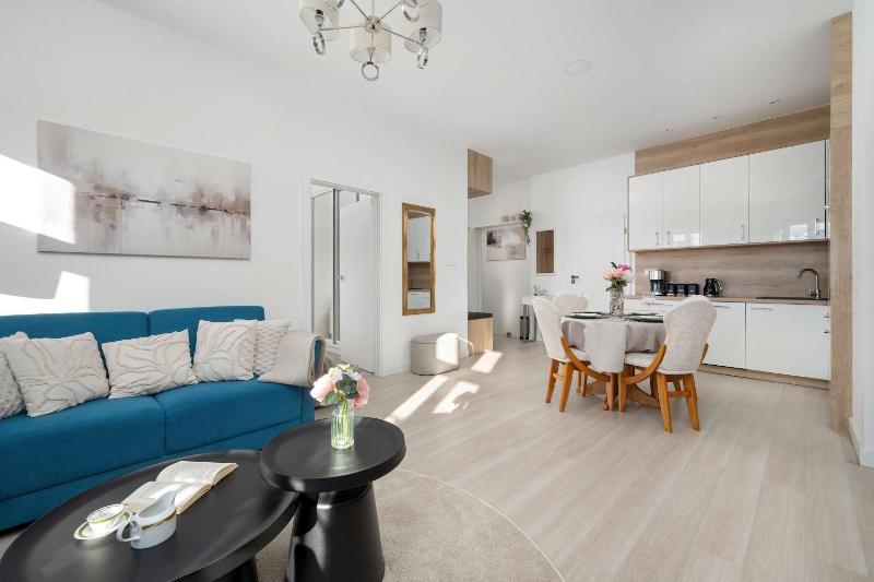 Stylish Apartment Located in the Old Town Close to Attractions by Noclegi Renters - image 4