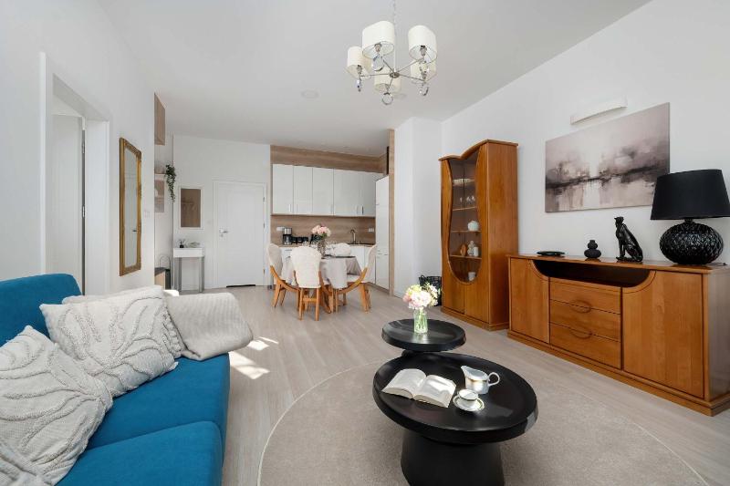 Stylish Apartment Located in the Old Town Close to Attractions by Noclegi Renters - image 9