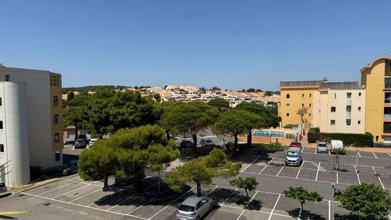 AIG168 GRUISSAN STUDIO VUE PORT AVEC TERRASSE PARKING ET PISCINES - image 2