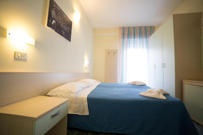 Triple Room image 3