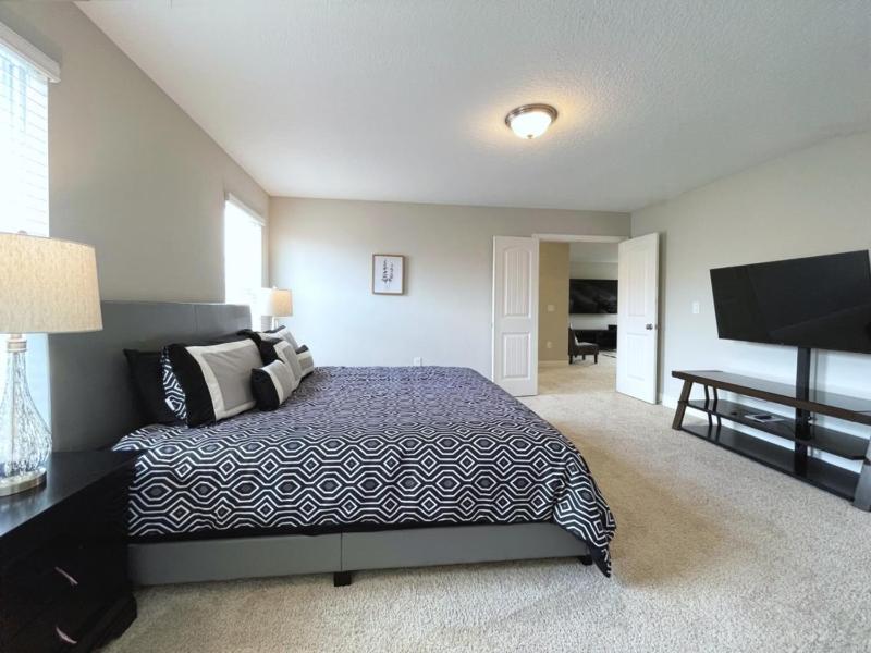 Crisp & Pristine Pool & Spa & Game Room Home! home - image 22