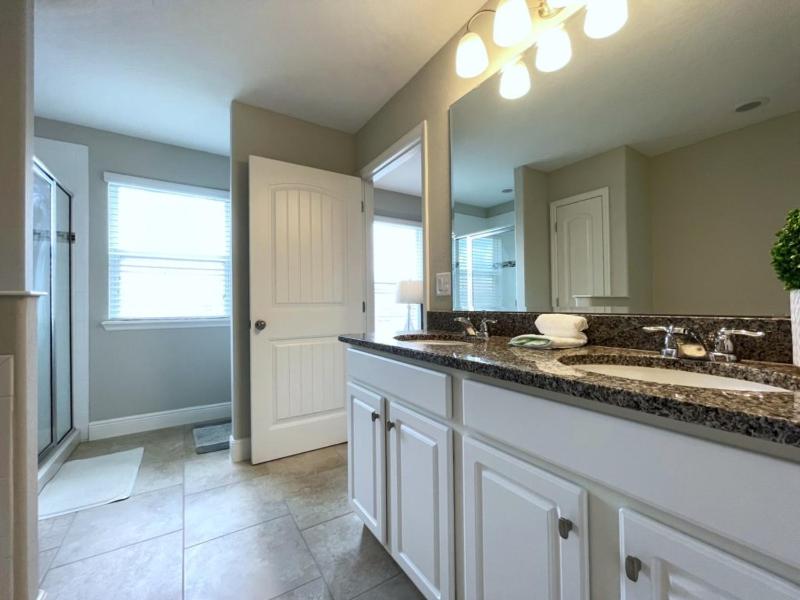 Crisp & Pristine Pool & Spa & Game Room Home! home - image 13