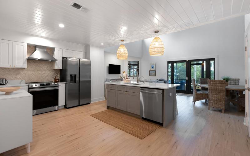 LakeTide Retreat - image 9