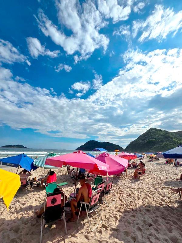 Apto Amplo á 1 quadra da Praia do Tombo |AC e Wifi - image 10