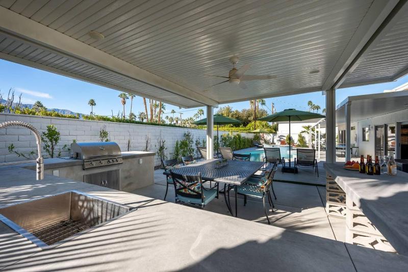 Little Palm Lookout With Stunning Mountain Views - image 31