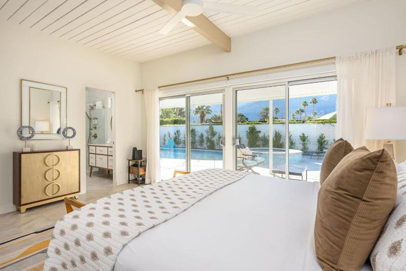 Little Palm Lookout With Stunning Mountain Views - image 6