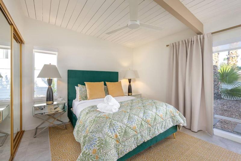 Little Palm Lookout With Stunning Mountain Views - image 30
