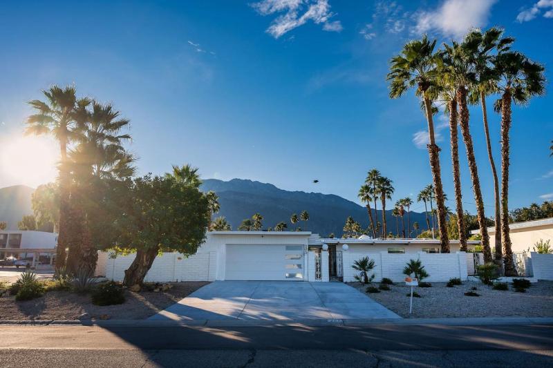 Little Palm Lookout With Stunning Mountain Views - image 22