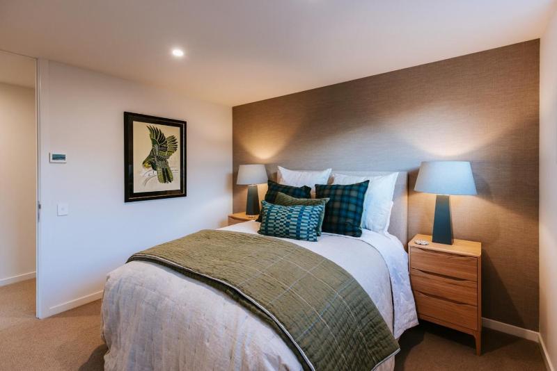 Korari House - Lake Views - Close to Town Centre - Sleeps 10 - image 18