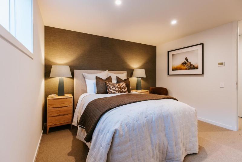 Korari House - Lake Views - Close to Town Centre - Sleeps 10 - image 17