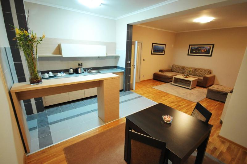 Executive Suite - Free Parking  image 3