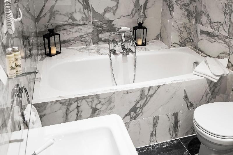 Junior Suite image 2