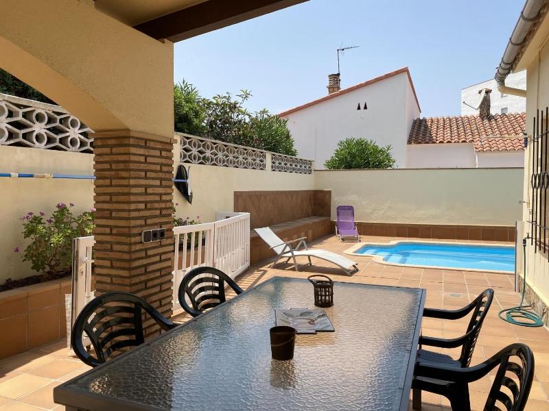 Casa Familiar con Piscina Privada en Torroella de Montgrí Cerca de la Playa - HISP-7-44 - image 12