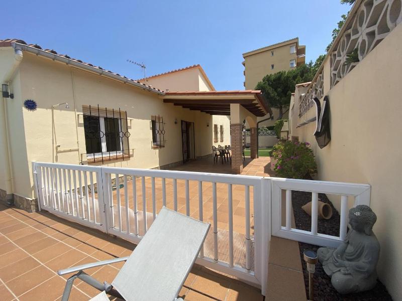 Casa Familiar con Piscina Privada en Torroella de Montgrí Cerca de la Playa - HISP-7-44 - image 2