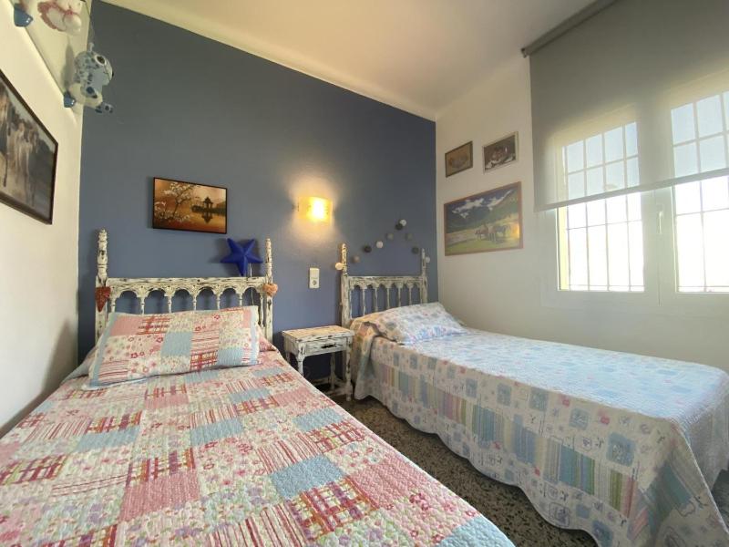 Casa Familiar con Piscina Privada en Torroella de Montgrí Cerca de la Playa - HISP-7-44 - image 9