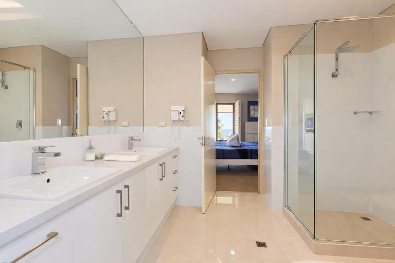 The White Pearl Apartment Direct Ocean Views Top Floor - image 15