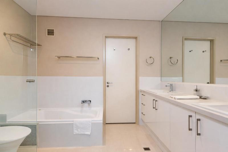 The White Pearl Apartment Direct Ocean Views Top Floor - image 16