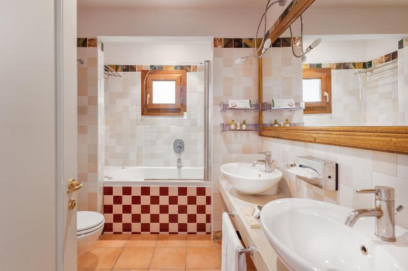 Superior Double or Twin Room image 2