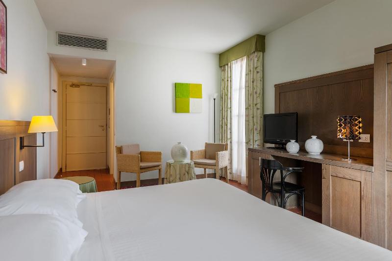 Double or Twin Room with Spa Access image 1