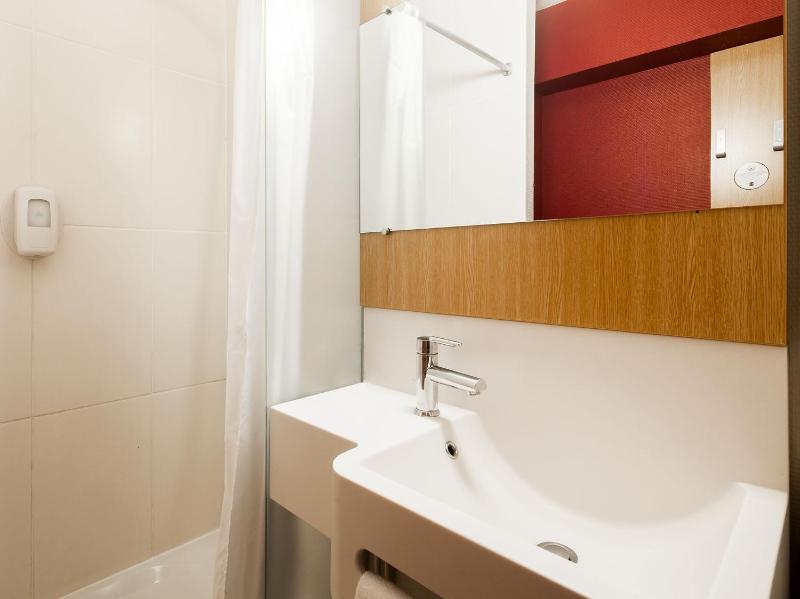 Double Room image 3