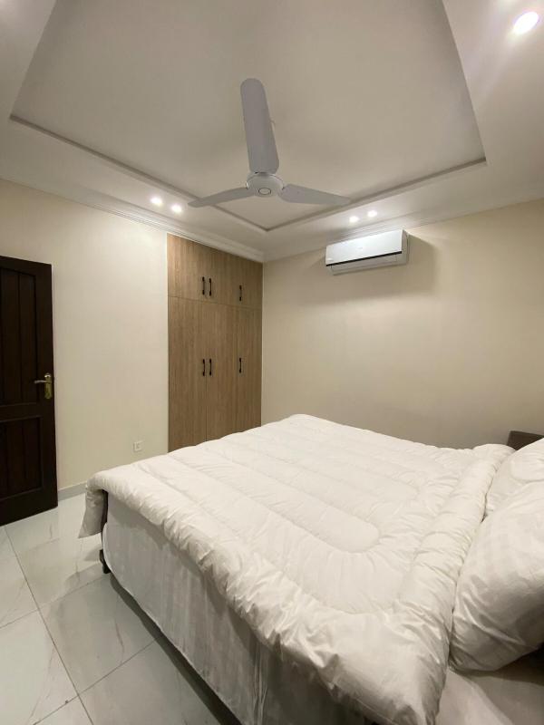 Perfect for Families 2BHK Apartment with 3 Beds - image 8