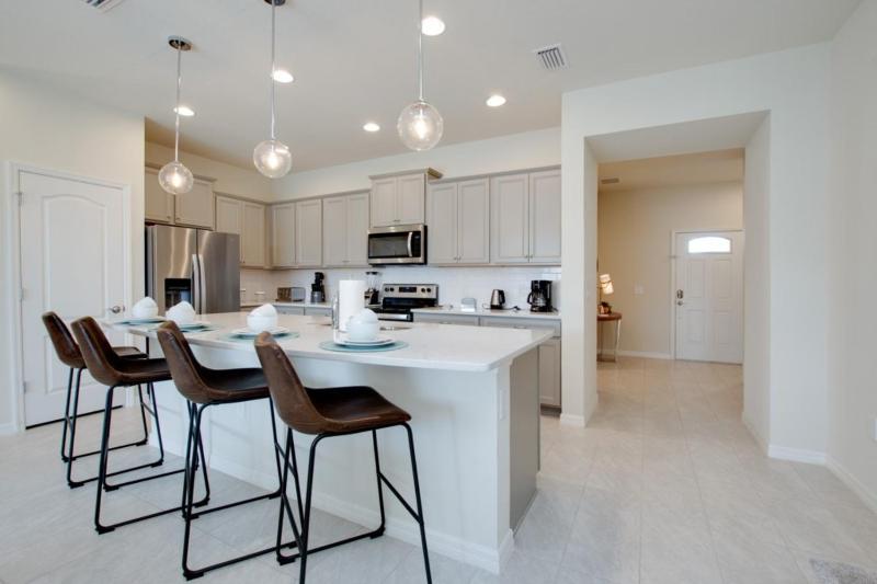Beautiful 5 Bed Pool Home At Resort- No Resort Fee townhouse - image 27