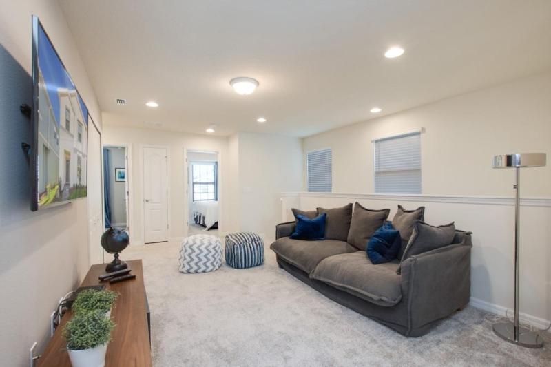 Beautiful 5 Bed Pool Home At Resort- No Resort Fee townhouse - image 10