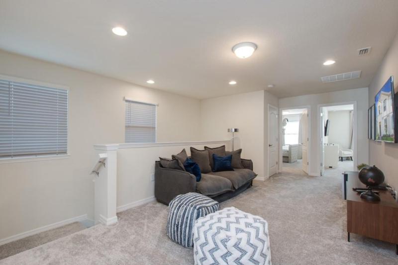 Beautiful 5 Bed Pool Home At Resort- No Resort Fee townhouse - image 11