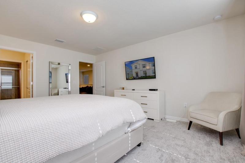 Beautiful 5 Bed Pool Home At Resort- No Resort Fee townhouse - image 13