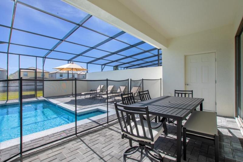 Beautiful 5 Bed Pool Home At Resort- No Resort Fee townhouse - image 8