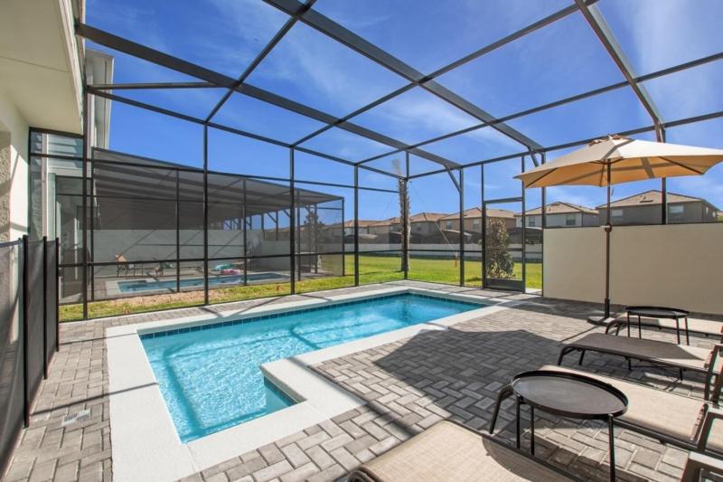 Beautiful 5 Bed Pool Home At Resort- No Resort Fee townhouse - image 23