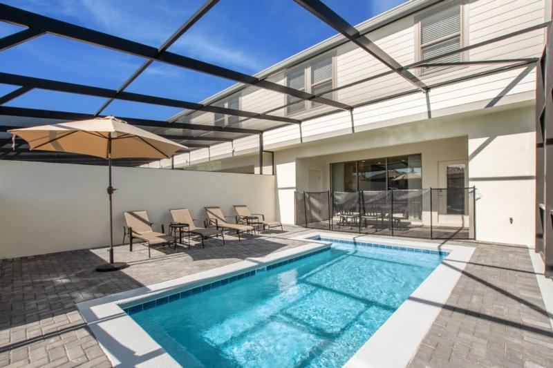 Beautiful 5 Bed Pool Home At Resort- No Resort Fee townhouse - image 6