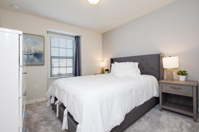 Beautiful 5 Bed Pool Home At Resort- No Resort Fee townhouse - image 9