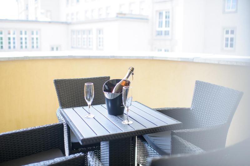 Deluxe Double Room with Balcony image 3