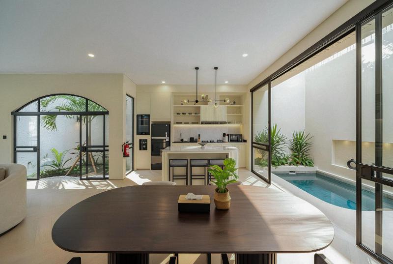 Chandler Berawa - Bright & Stylish 2BR Getaway near Berawa Beach - image 2