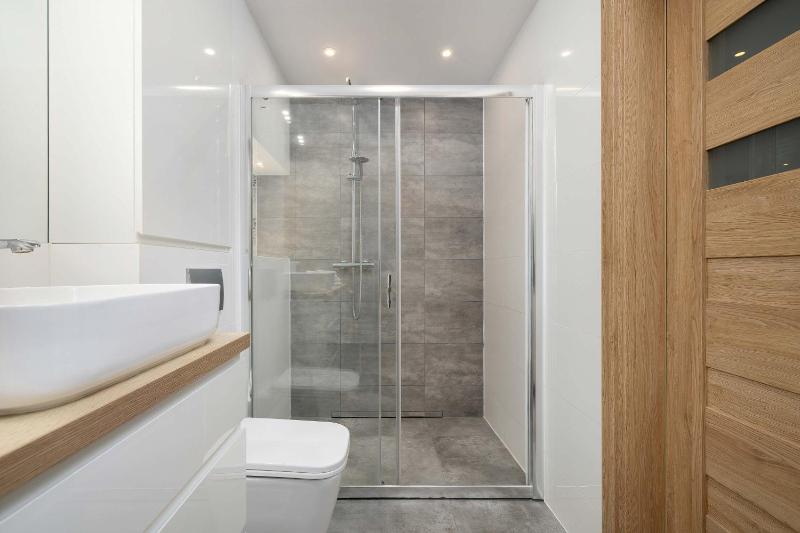 Modern Grey Apartment Close to the Centre of Rzeszów Perfect for Remote Work by Noclegi Renters - image 11