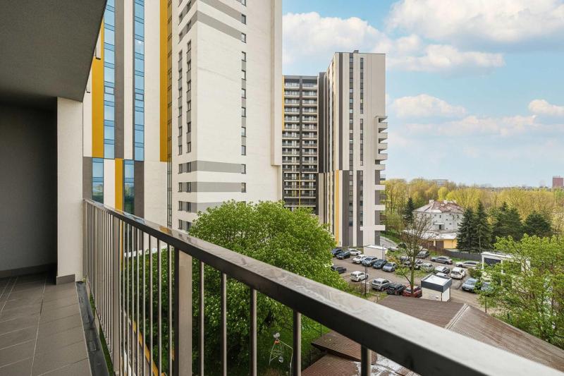 Modern Grey Apartment Close to the Centre of Rzeszów Perfect for Remote Work by Noclegi Renters - image 2