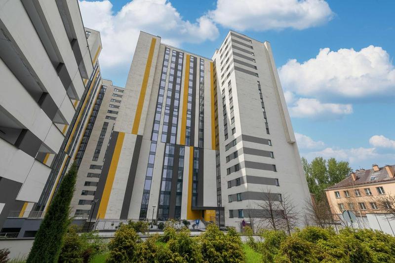 Modern Grey Apartment Close to the Centre of Rzeszów Perfect for Remote Work by Noclegi Renters - image 12