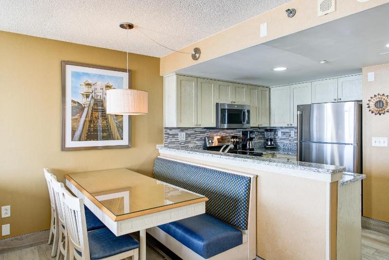 Boardwalk Resort Hotel and Villas - image 26