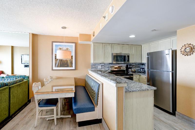 Boardwalk Resort Hotel and Villas - image 11